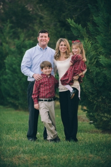 Family_Portrait_Outside_Tennessee 