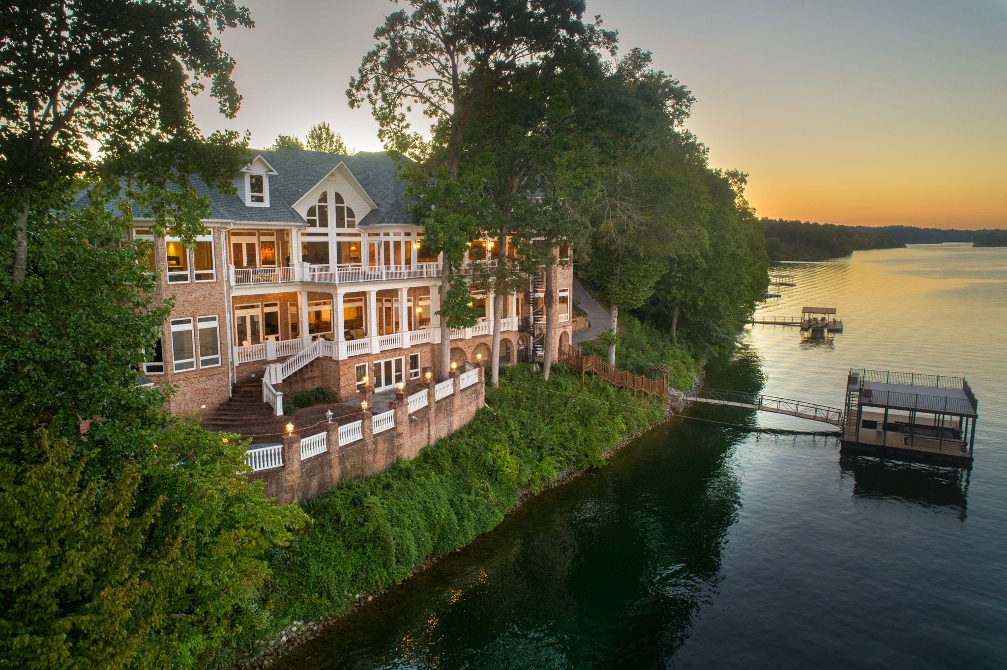 Winchester TN Lakeside Home | 105 Narrows Dr